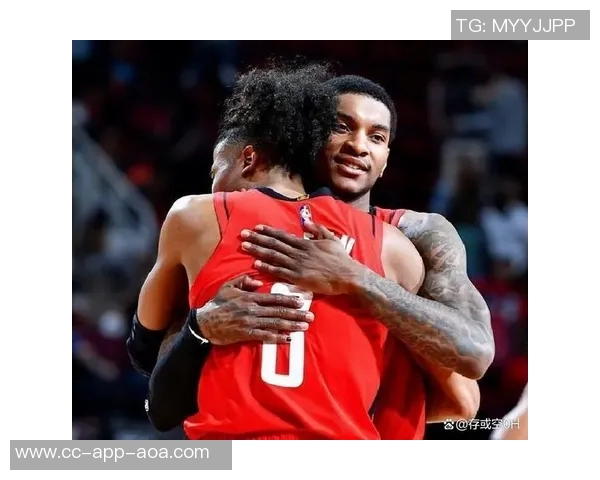 小波特火力全开18投10中三分球命中率高达55独揽27分9篮板5助攻3抢断