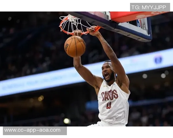 莫布里替补出战半场表现亮眼贡献10分3板引发学文班与锡安替补定律探讨