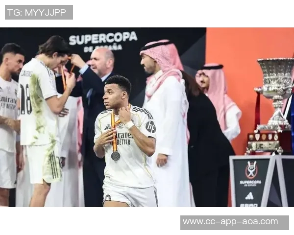 世体分析皇萨对决阵容姆巴佩未能带队战胜巴萨的原因与影响